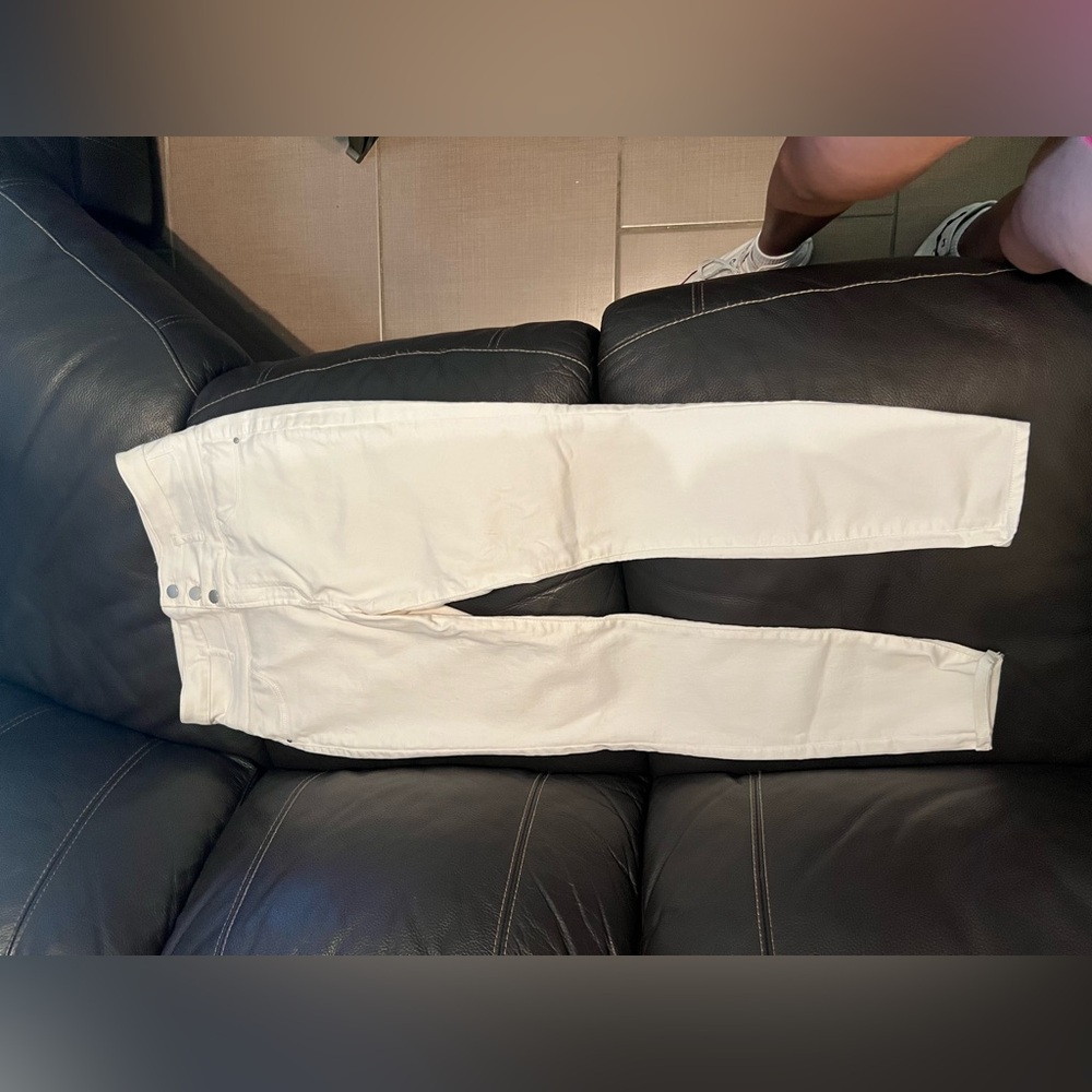 Women’s High-Waisted Jeans